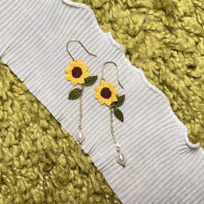 Sunflower Earrings (pearl)
