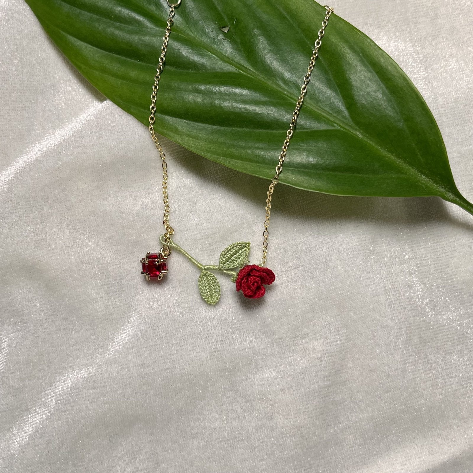 Rose Bracelet (Classic Red)
